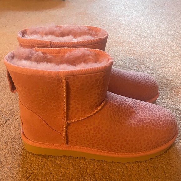 UGG Classic Mini Snow Leopard Boot - Picture 8 of 11